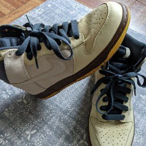 Nike Women's Dunk High 7.5 - GOOD CONDITION